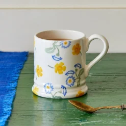 Buttercup & Daisies 1/2 Pint Mug